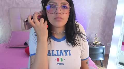 Snapshot of cute_hollywood chatting on May 10, 2026, 7:52 pm Sofa online show from May 10, 2026, 7:52 pm