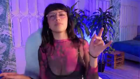 Snapshot of cute_hollywood chatting on June 16, 2026, 7:27 pm Sofa online show from June 16, 2026, 7:27 pm