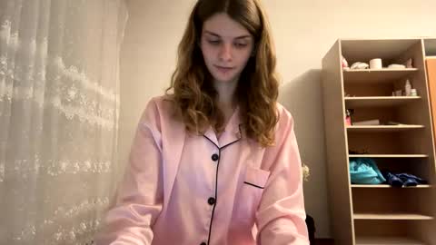 cute_kitte online show from January 13, 2025, 7:10 pm