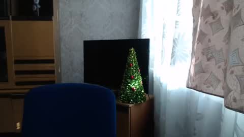 cute_lion_ online show from January 1, 2025, 9:49 am