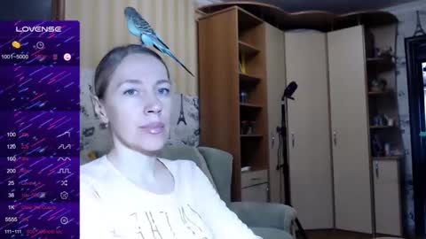 cute_lion_ online show from February 6, 2025, 9:43 am