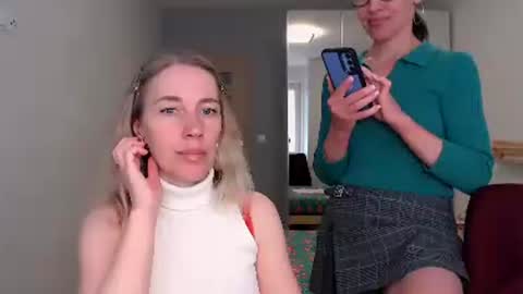 cute_lion_ online show from April 24, 2026, 12:29 pm