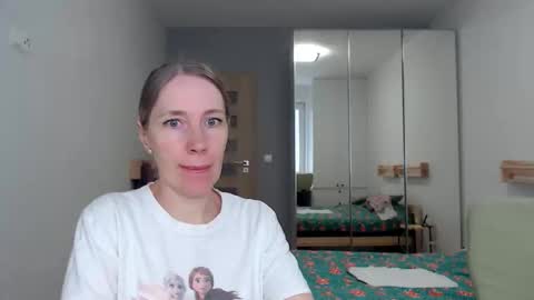 cute_lion_ online show from May 12, 2026, 1:52 pm