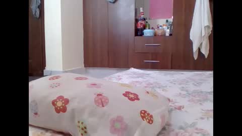 cute_lizah online show from October 28, 2025, 7:12 am