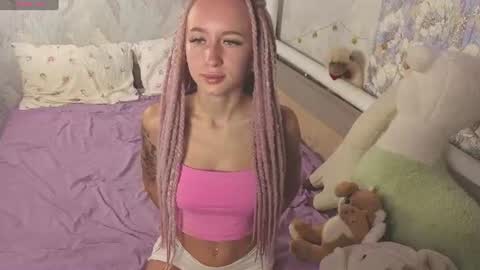 Luucy online show from August 5, 2026, 3:09 am