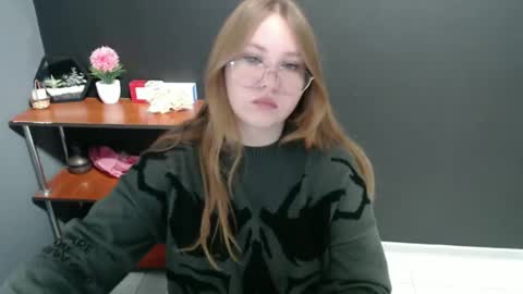 Snapshot of cute_minx chatting on December 4, 2024, 9:18 am Veronica online show from December 4, 2024, 9:18 am