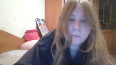 Snapshot of cute_minx chatting on December 8, 2024, 12:40 am Veronica online show from December 8, 2024, 12:40 am