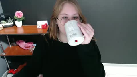 Snapshot of cute_minx chatting on December 12, 2024, 7:41 am Veronica online show from December 12, 2024, 7:41 am