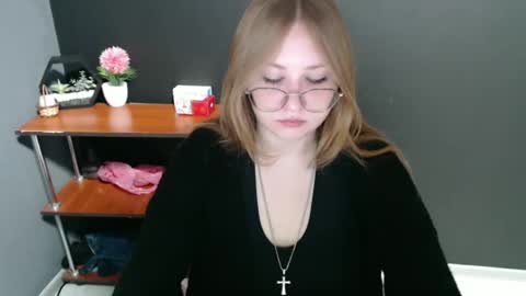 Snapshot of cute_minx chatting on December 16, 2024, 7:26 am Veronica online show from December 16, 2024, 7:26 am