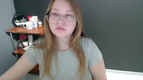 Snapshot of cute_minx chatting on December 20, 2024, 7:44 am Veronica online show from December 20, 2024, 7:44 am