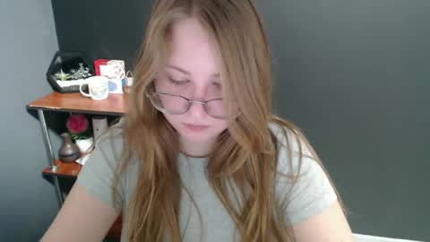 Snapshot of cute_minx chatting on December 20, 2024, 11:00 am Veronica online show from December 20, 2024, 11:00 am