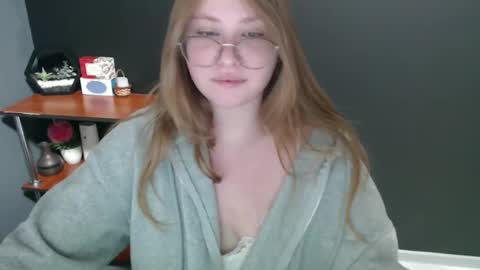 Snapshot of cute_minx chatting on December 27, 2024, 12:23 pm Veronica online show from December 27, 2024, 12:23 pm