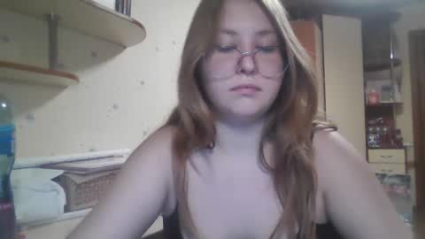 Snapshot of cute_minx chatting on December 28, 2024, 12:47 am Veronica online show from December 28, 2024, 12:47 am