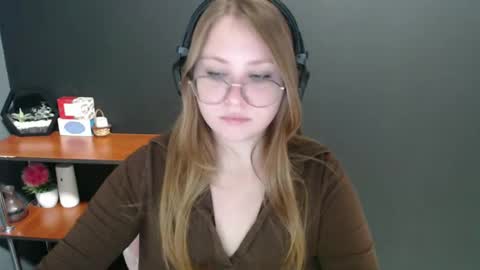 Snapshot of cute_minx chatting on December 30, 2024, 10:43 am Veronica online show from December 30, 2024, 10:43 am