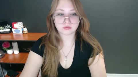 Snapshot of cute_minx chatting on December 31, 2024, 7:20 am Veronica online show from December 31, 2024, 7:20 am
