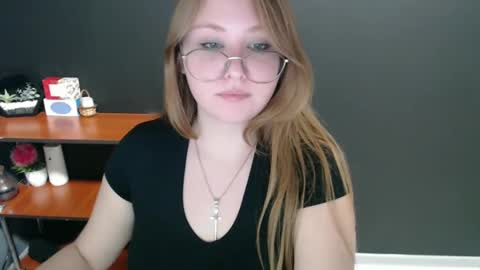 Snapshot of cute_minx chatting on December 31, 2024, 10:26 am Veronica online show from December 31, 2024, 10:26 am