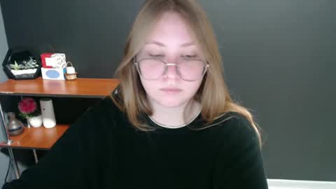 Snapshot of cute_minx chatting on January 4, 2025, 10:38 am Veronica online show from January 4, 2025, 10:38 am