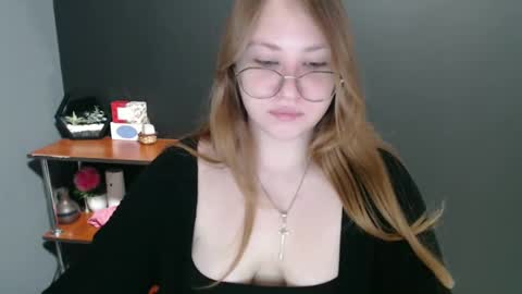 Snapshot of cute_minx chatting on January 8, 2025, 8:27 am Veronica online show from January 8, 2025, 8:27 am