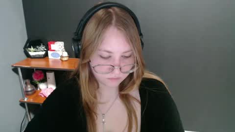Snapshot of cute_minx chatting on January 8, 2025, 11:32 am Veronica online show from January 8, 2025, 11:32 am