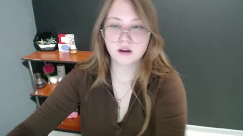 Snapshot of cute_minx chatting on January 10, 2025, 7:25 am Veronica online show from January 10, 2025, 7:25 am