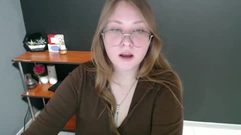 Snapshot of cute_minx chatting on January 10, 2025, 10:28 am Veronica online show from January 10, 2025, 10:28 am