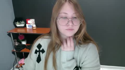 Snapshot of cute_minx chatting on January 13, 2025, 10:25 am Veronica online show from January 13, 2025, 10:25 am