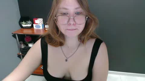 Snapshot of cute_minx chatting on January 14, 2025, 7:17 am Veronica online show from January 14, 2025, 7:17 am
