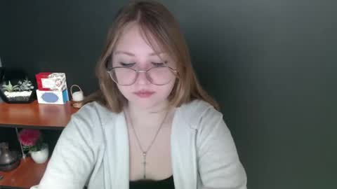 Snapshot of cute_minx chatting on January 16, 2025, 7:28 am Veronica online show from January 16, 2025, 7:28 am