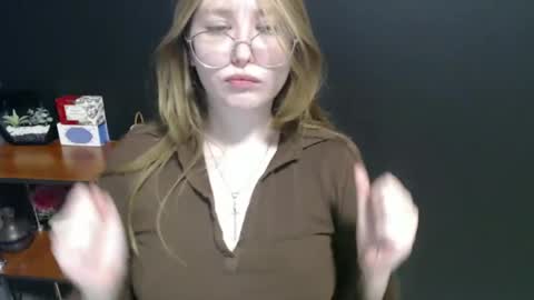 Snapshot of cute_minx chatting on January 17, 2025, 10:44 am Veronica online show from January 17, 2025, 10:44 am