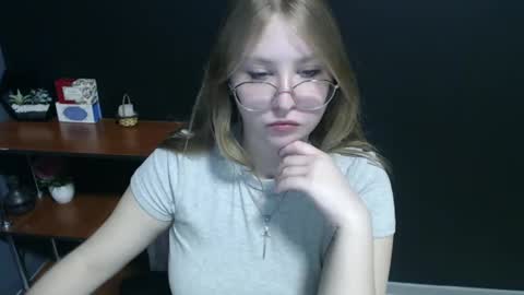 Snapshot of cute_minx chatting on January 20, 2025, 11:56 am Veronica online show from January 20, 2025, 11:56 am