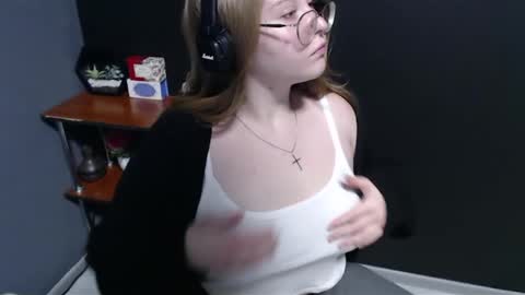 Snapshot of cute_minx chatting on January 23, 2025, 10:54 am Veronica online show from January 23, 2025, 10:54 am