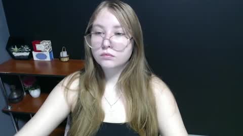 Snapshot of cute_minx chatting on January 24, 2025, 7:19 am Veronica online show from January 24, 2025, 7:19 am