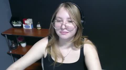 Snapshot of cute_minx chatting on January 24, 2025, 10:53 am Veronica online show from January 24, 2025, 10:53 am