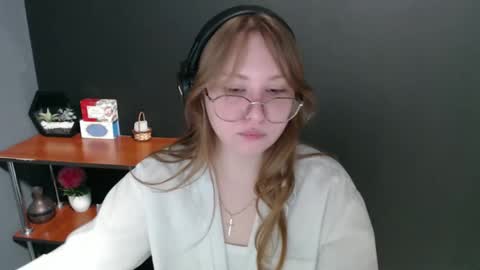 Snapshot of cute_minx chatting on January 27, 2025, 10:16 am Veronica online show from January 27, 2025, 10:16 am