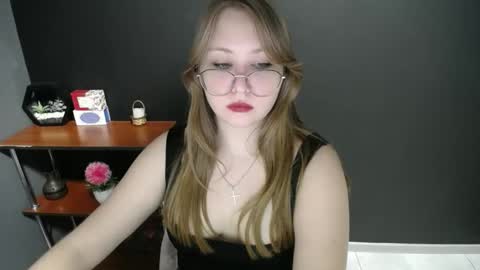 Snapshot of cute_minx chatting on February 6, 2025, 10:48 am Veronica online show from February 6, 2025, 10:48 am