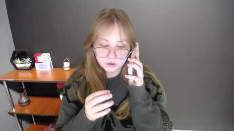 Snapshot of cute_minx chatting on February 10, 2025, 7:15 am Veronica online show from February 10, 2025, 7:15 am