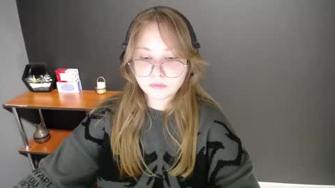 Snapshot of cute_minx chatting on February 10, 2025, 10:42 am Veronica online show from February 10, 2025, 10:42 am