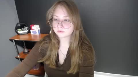 Snapshot of cute_minx chatting on February 11, 2025, 7:12 am Veronica online show from February 11, 2025, 7:12 am