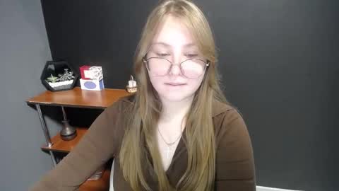 Snapshot of cute_minx chatting on February 11, 2025, 10:15 am Veronica online show from February 11, 2025, 10:15 am