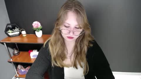 Snapshot of cute_minx chatting on February 14, 2025, 7:38 am Veronica online show from February 14, 2025, 7:38 am