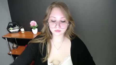 Snapshot of cute_minx chatting on February 14, 2025, 10:49 am Veronica online show from February 14, 2025, 10:49 am