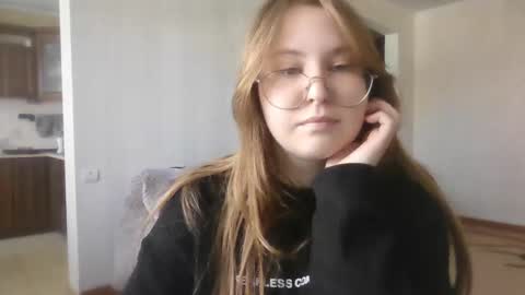 Snapshot of cute_minx chatting on February 17, 2025, 10:40 am Veronica online show from February 17, 2025, 10:40 am