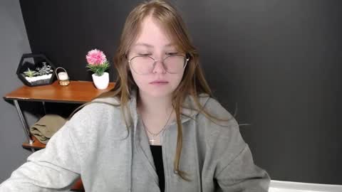 Snapshot of cute_minx chatting on February 18, 2025, 10:49 am Veronica online show from February 18, 2025, 10:49 am
