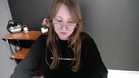 Snapshot of cute_minx chatting on February 20, 2025, 7:55 am Veronica online show from February 20, 2025, 7:55 am