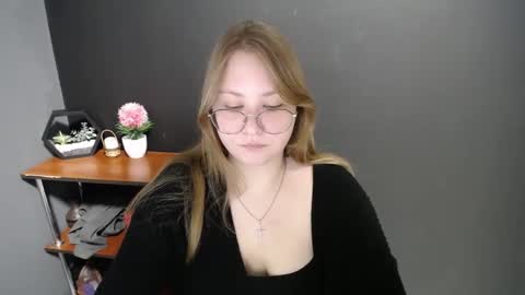 Snapshot of cute_minx chatting on February 21, 2025, 11:11 am Veronica online show from February 21, 2025, 11:11 am