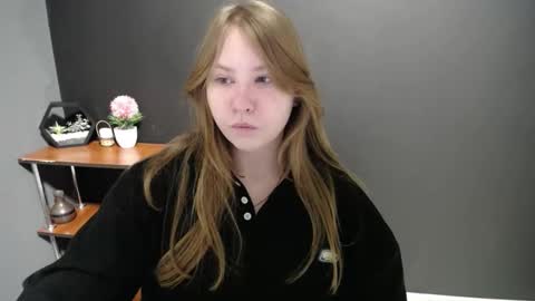 Snapshot of cute_minx chatting on February 24, 2025, 7:22 am Veronica online show from February 24, 2025, 7:22 am