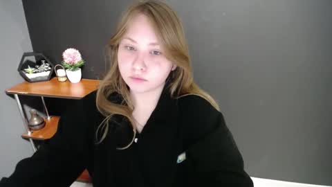 Snapshot of cute_minx chatting on February 24, 2025, 10:26 am Veronica online show from February 24, 2025, 10:26 am