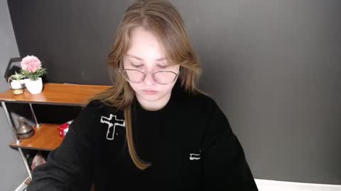 Snapshot of cute_minx chatting on February 25, 2025, 7:20 am Veronica online show from February 25, 2025, 7:20 am