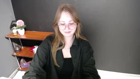 Snapshot of cute_minx chatting on February 26, 2025, 7:20 am Veronica online show from February 26, 2025, 7:20 am