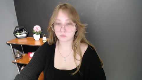 Snapshot of cute_minx chatting on February 28, 2025, 11:47 am Veronica online show from February 28, 2025, 11:47 am